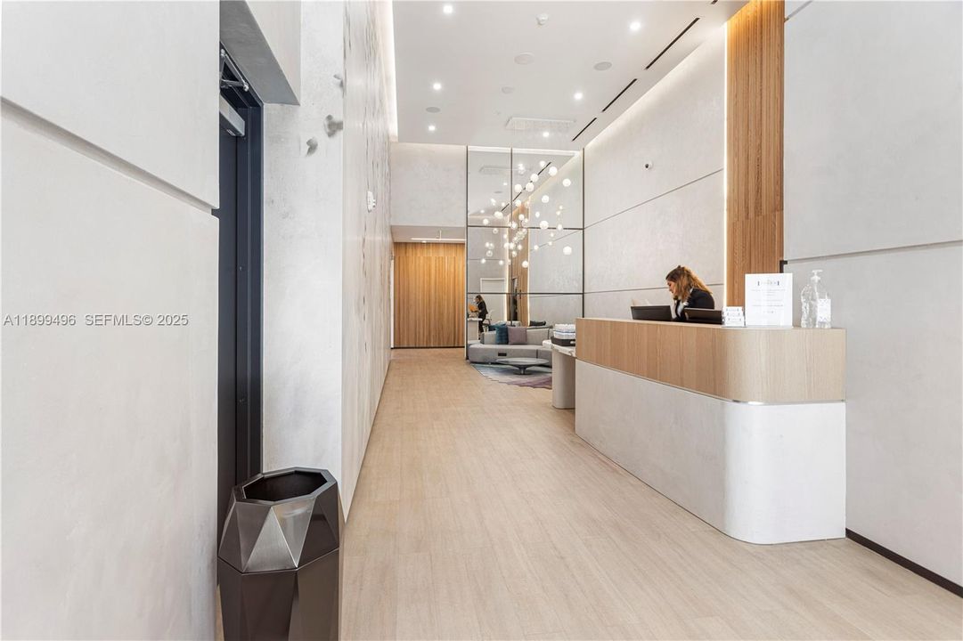 For Sale: $440,000 (1 beds, 1 baths, 599 Square Feet)