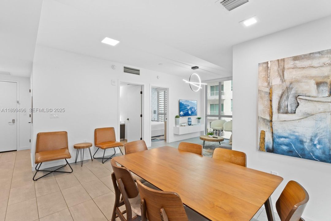 For Sale: $440,000 (1 beds, 1 baths, 599 Square Feet)