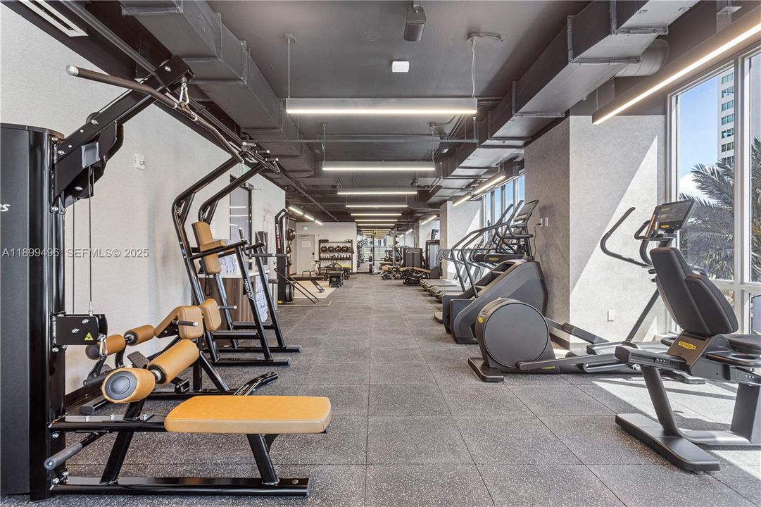 For Sale: $440,000 (1 beds, 1 baths, 599 Square Feet)