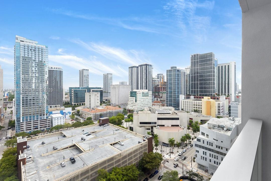 For Sale: $440,000 (1 beds, 1 baths, 599 Square Feet)