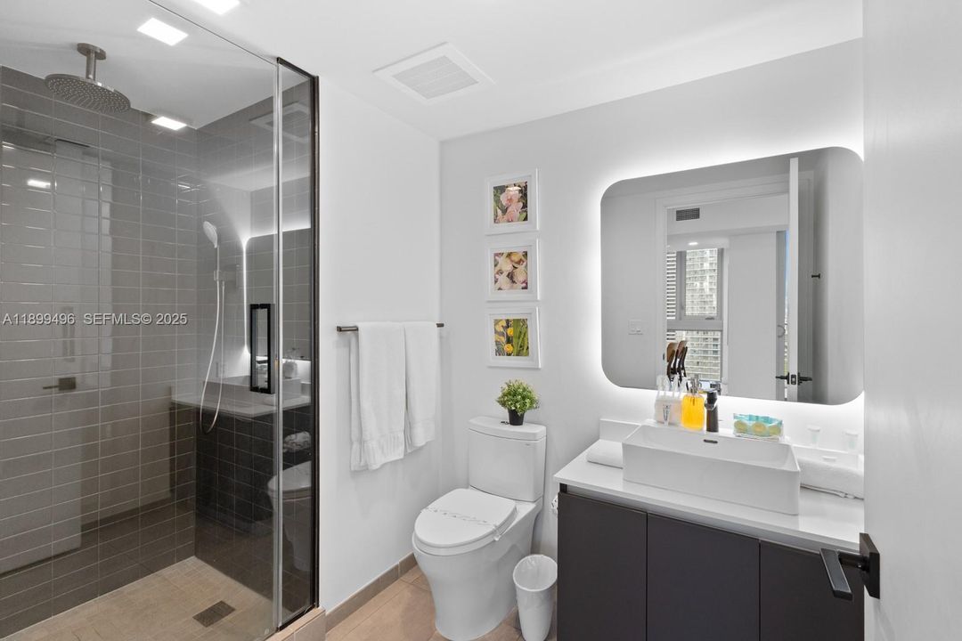 For Sale: $440,000 (1 beds, 1 baths, 599 Square Feet)