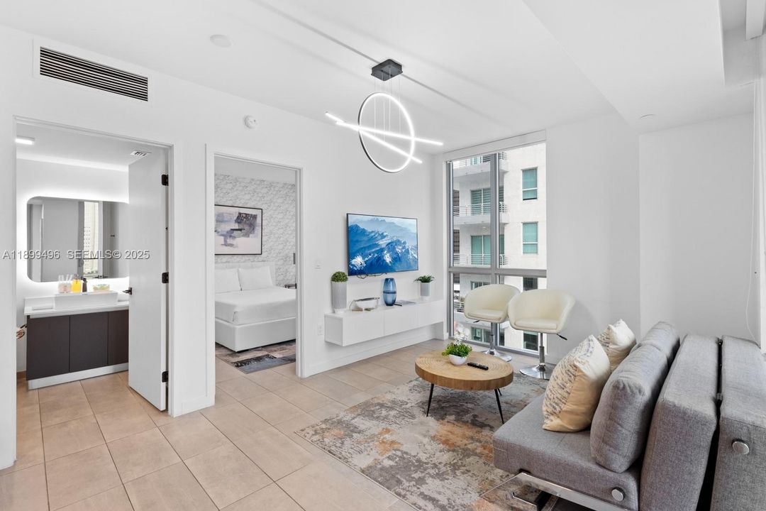 For Sale: $440,000 (1 beds, 1 baths, 599 Square Feet)