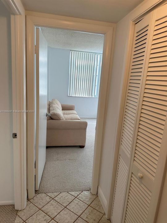 合同活跃: $340,000 (2 贝兹, 2 浴室, 1242 平方英尺)