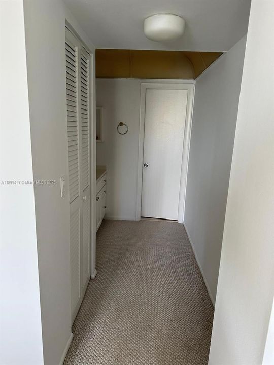 合同活跃: $340,000 (2 贝兹, 2 浴室, 1242 平方英尺)