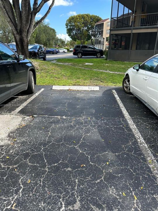 合同活跃: $340,000 (2 贝兹, 2 浴室, 1242 平方英尺)