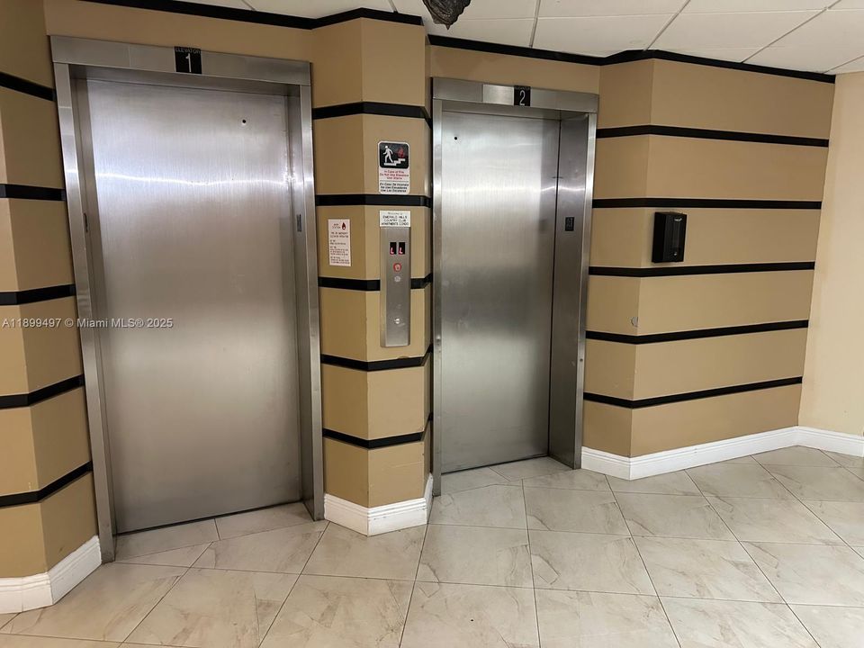 合同活跃: $340,000 (2 贝兹, 2 浴室, 1242 平方英尺)