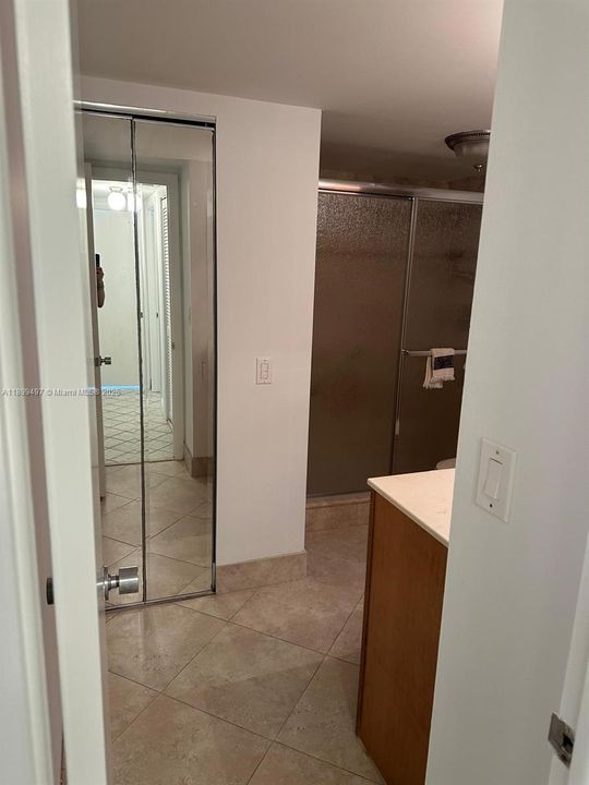 合同活跃: $340,000 (2 贝兹, 2 浴室, 1242 平方英尺)