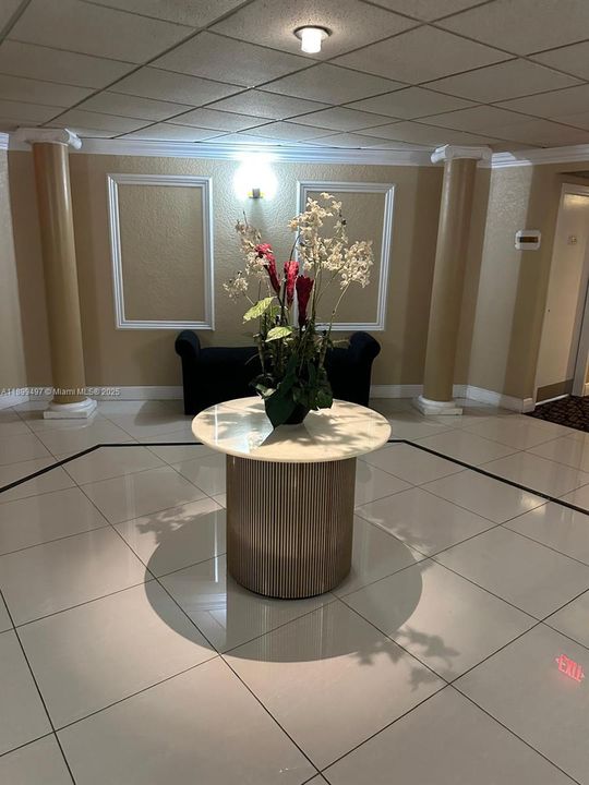 合同活跃: $340,000 (2 贝兹, 2 浴室, 1242 平方英尺)