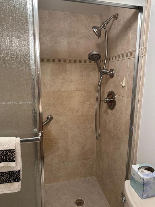 合同活跃: $340,000 (2 贝兹, 2 浴室, 1242 平方英尺)