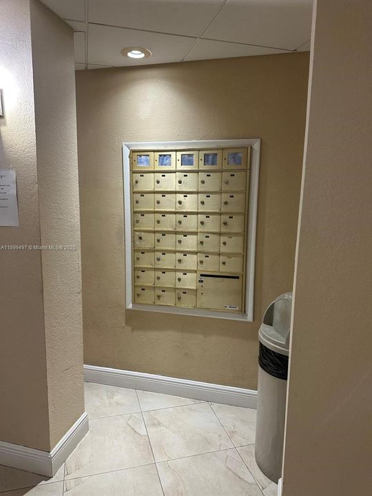 合同活跃: $340,000 (2 贝兹, 2 浴室, 1242 平方英尺)