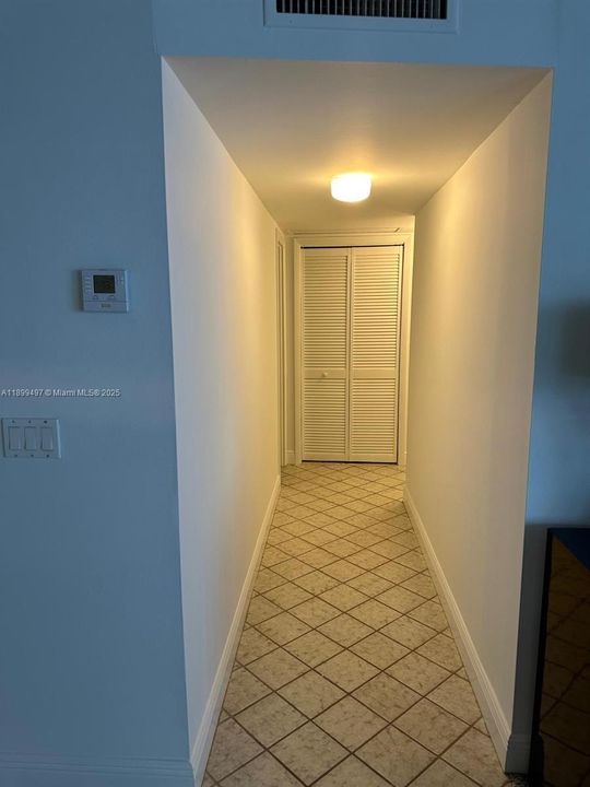 合同活跃: $340,000 (2 贝兹, 2 浴室, 1242 平方英尺)