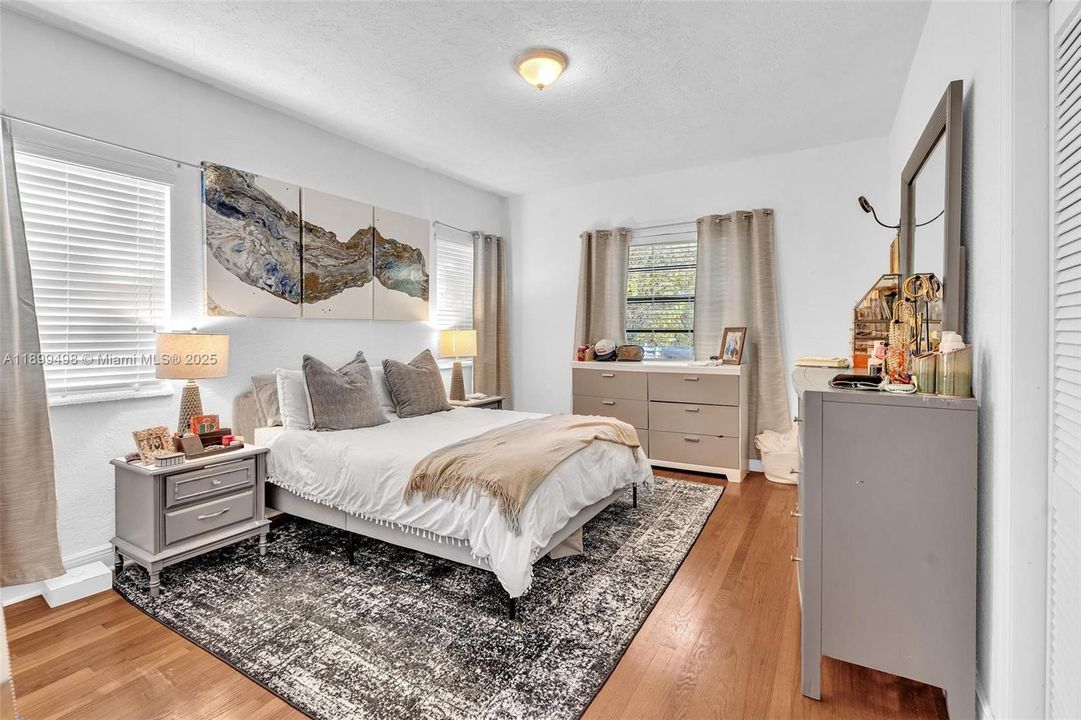 For Sale: $1,850,000 (7 beds, 4 baths, 3041 Square Feet)