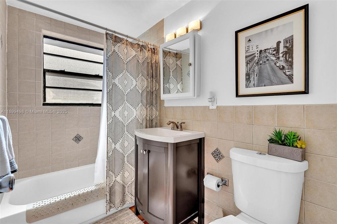 For Sale: $1,850,000 (7 beds, 4 baths, 3041 Square Feet)