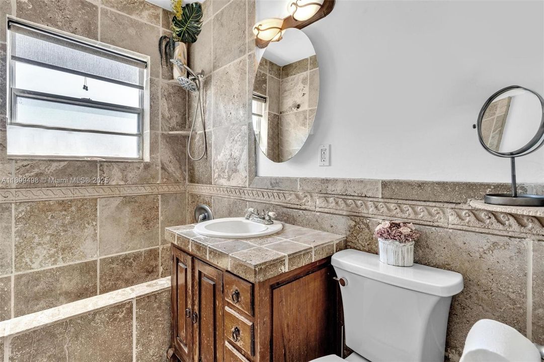 For Sale: $1,850,000 (7 beds, 4 baths, 3041 Square Feet)