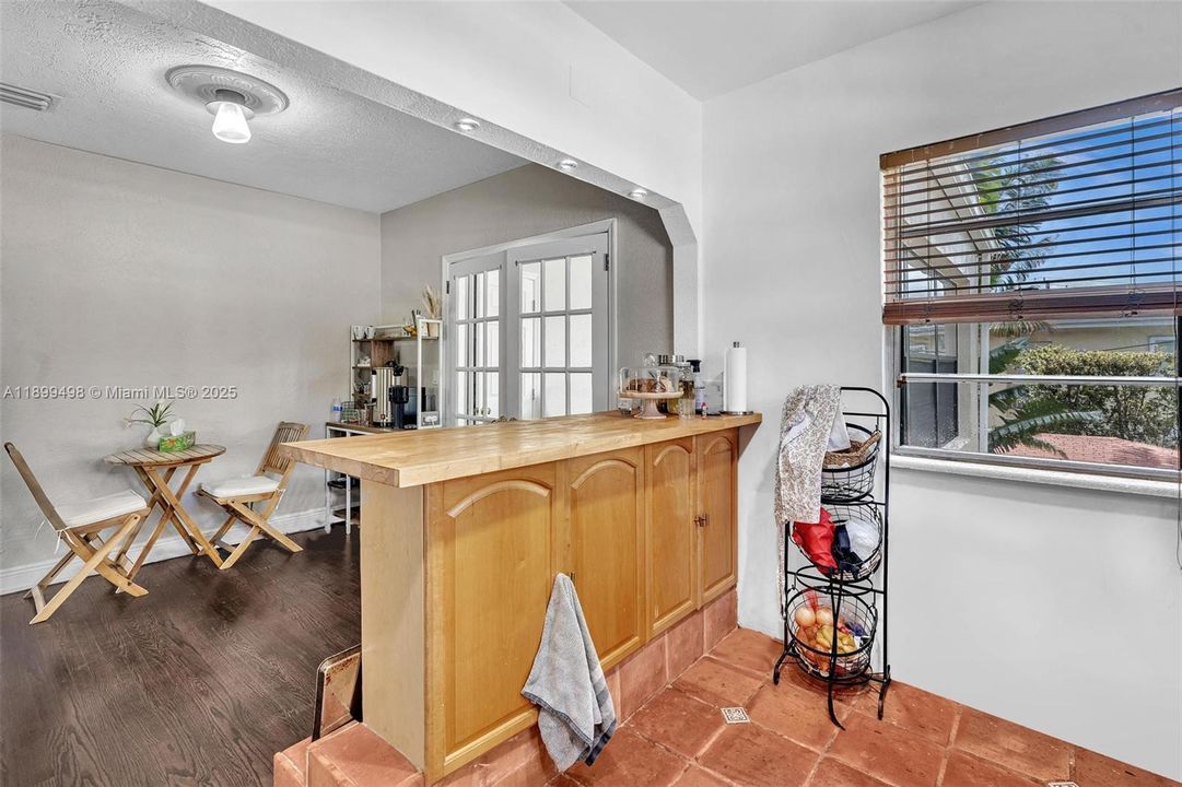 For Sale: $1,850,000 (7 beds, 4 baths, 3041 Square Feet)