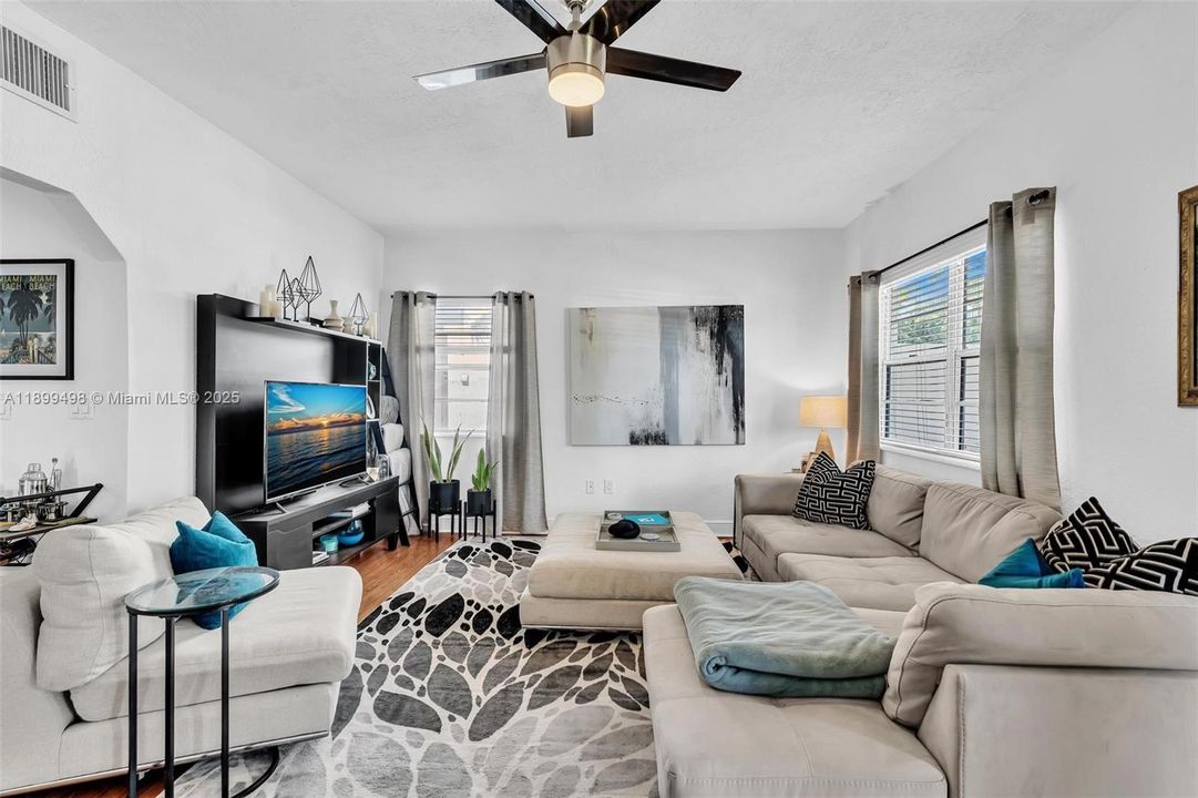 For Sale: $1,850,000 (7 beds, 4 baths, 3041 Square Feet)