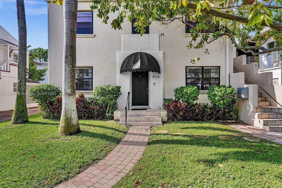 For Sale: $1,850,000 (7 beds, 4 baths, 3041 Square Feet)