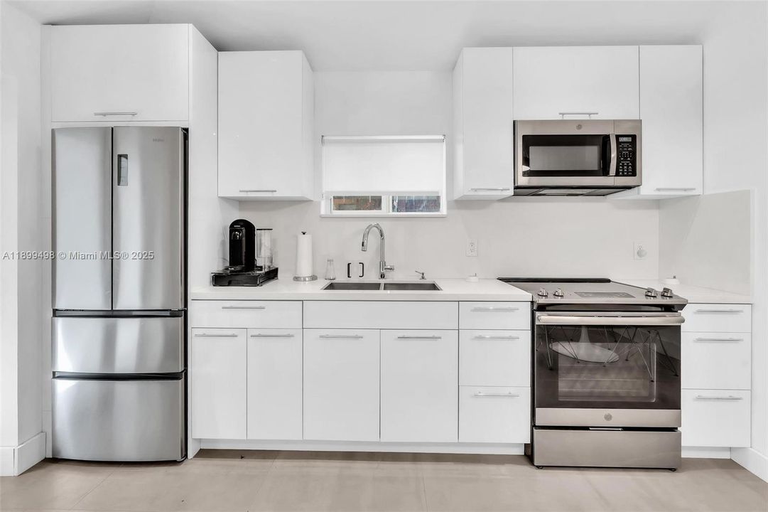 For Sale: $1,850,000 (7 beds, 4 baths, 3041 Square Feet)