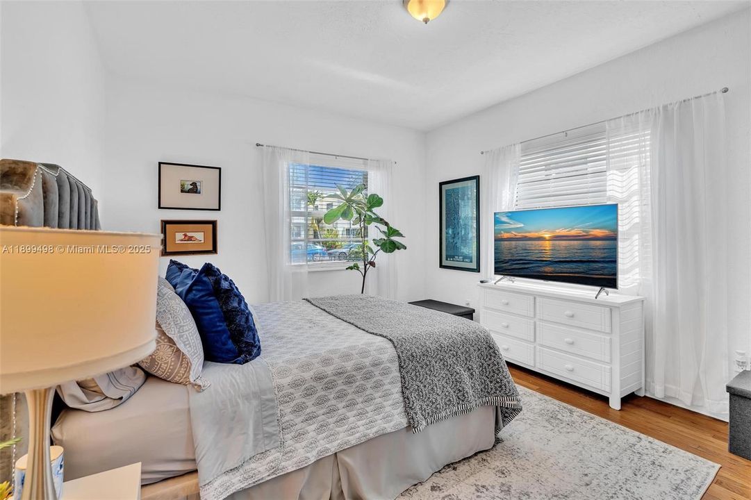 For Sale: $1,850,000 (7 beds, 4 baths, 3041 Square Feet)