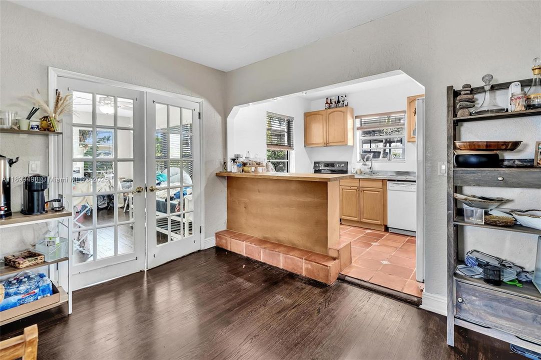 For Sale: $1,850,000 (7 beds, 4 baths, 3041 Square Feet)