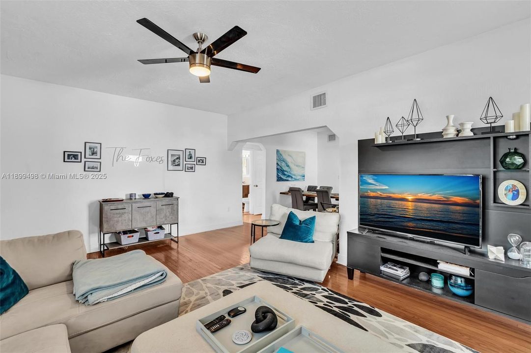 For Sale: $1,850,000 (7 beds, 4 baths, 3041 Square Feet)