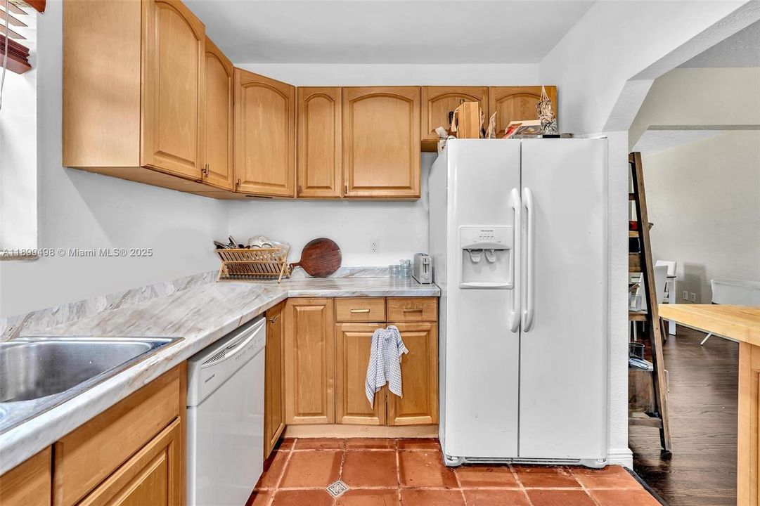 For Sale: $1,850,000 (7 beds, 4 baths, 3041 Square Feet)