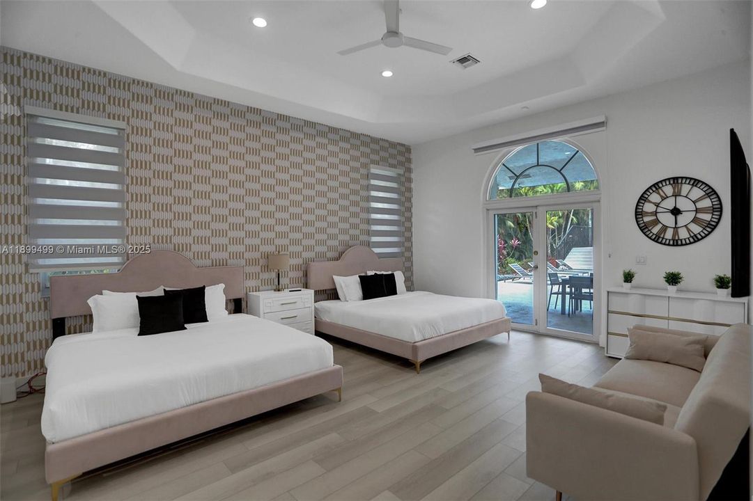 На продажу: $2,449,000 (9 спален, 5 ванн, 4979 Квадратных фут)