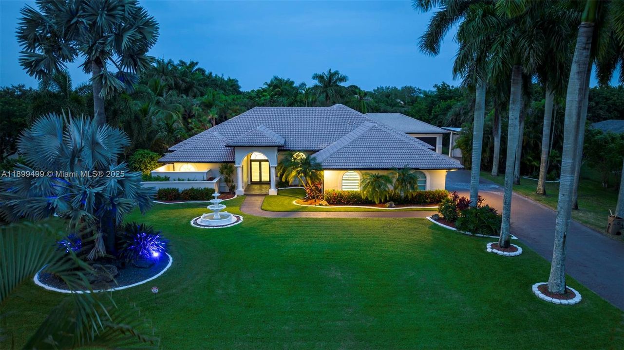 На продажу: $2,449,000 (9 спален, 5 ванн, 4979 Квадратных фут)