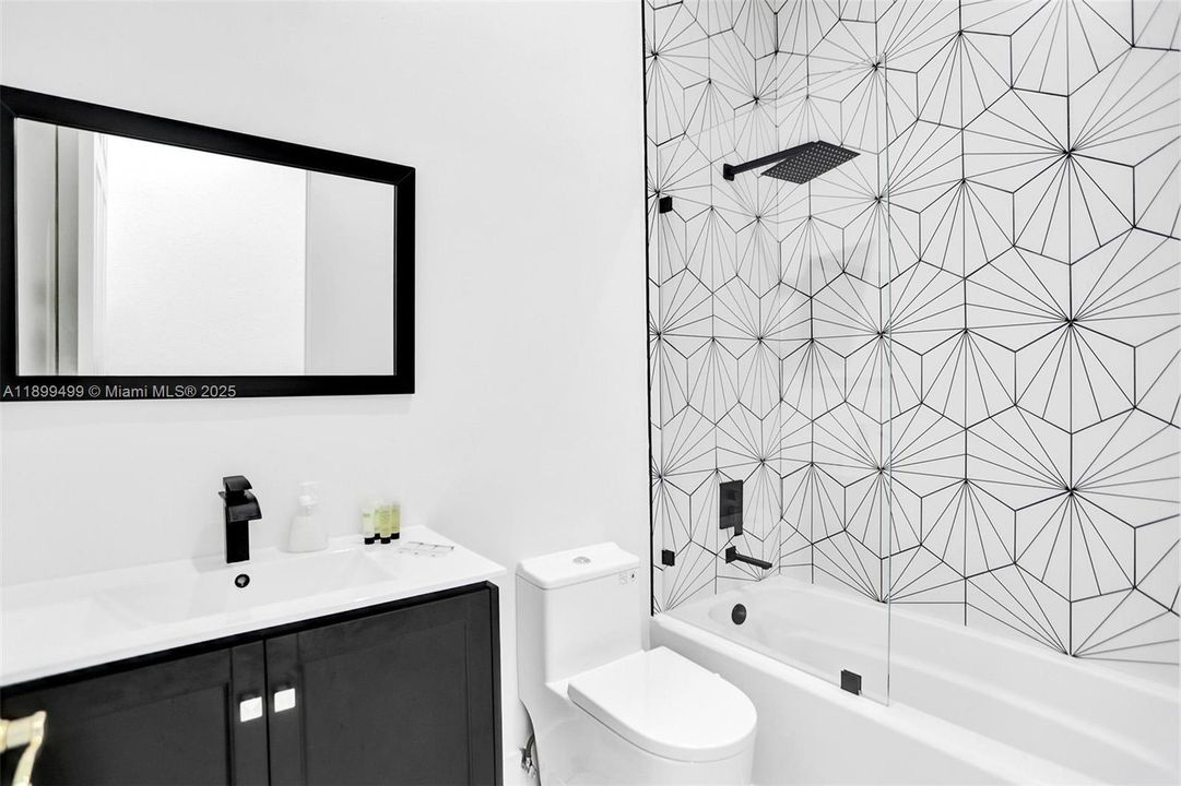 На продажу: $2,449,000 (9 спален, 5 ванн, 4979 Квадратных фут)