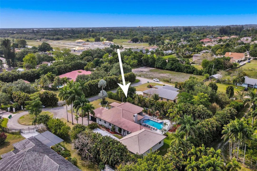 На продажу: $2,449,000 (9 спален, 5 ванн, 4979 Квадратных фут)