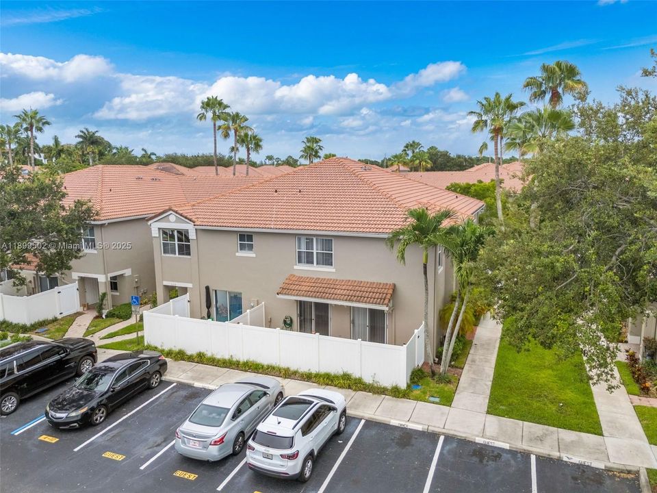 Active With Contract: $435,000 (3 beds, 2 baths, 1547 Square Feet)