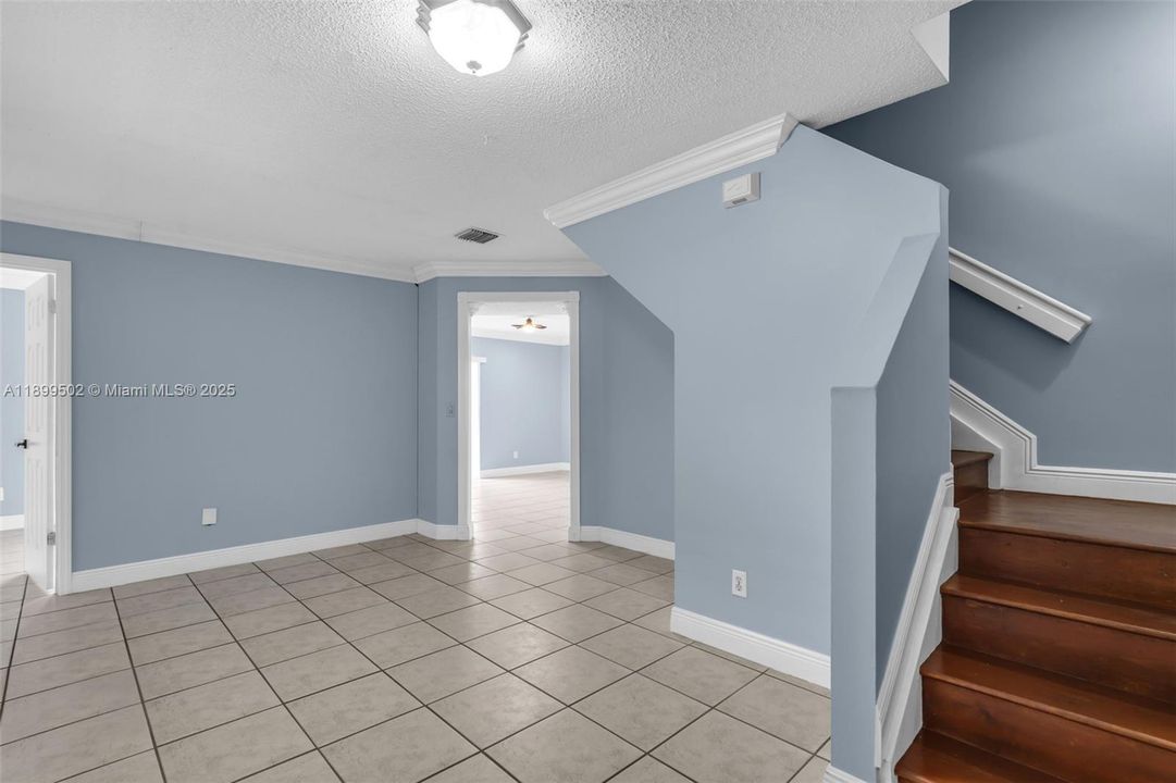 Active With Contract: $435,000 (3 beds, 2 baths, 1547 Square Feet)