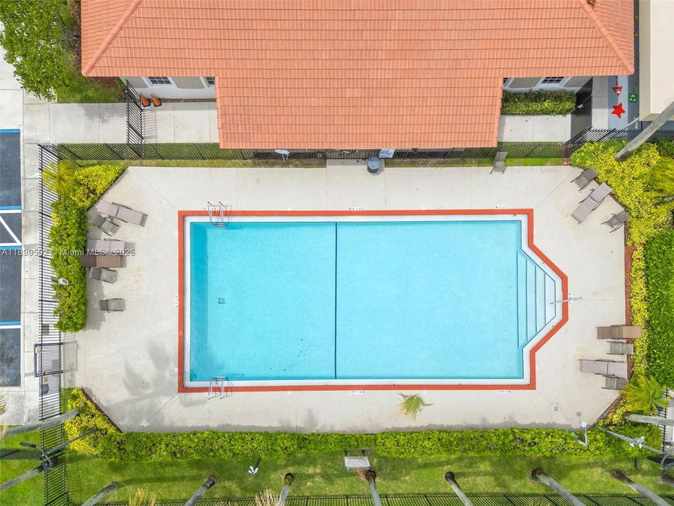 Active With Contract: $435,000 (3 beds, 2 baths, 1547 Square Feet)