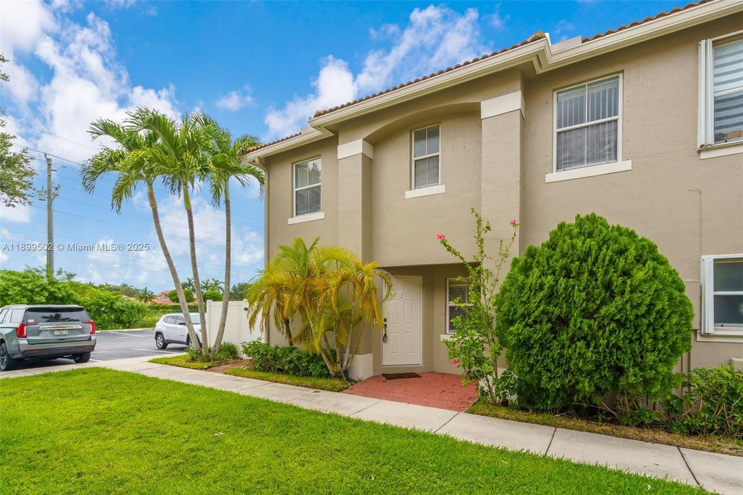 Active With Contract: $435,000 (3 beds, 2 baths, 1547 Square Feet)