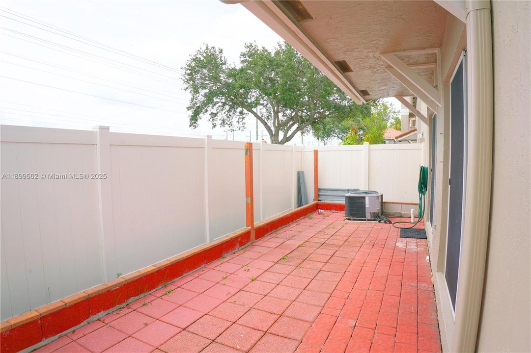 Active With Contract: $435,000 (3 beds, 2 baths, 1547 Square Feet)