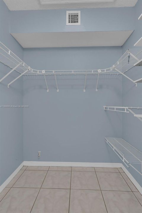 Active With Contract: $435,000 (3 beds, 2 baths, 1547 Square Feet)