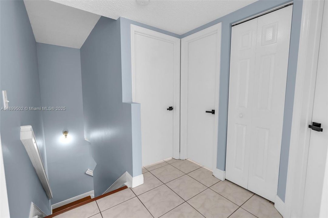 Active With Contract: $435,000 (3 beds, 2 baths, 1547 Square Feet)