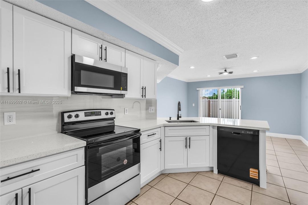 Active With Contract: $435,000 (3 beds, 2 baths, 1547 Square Feet)