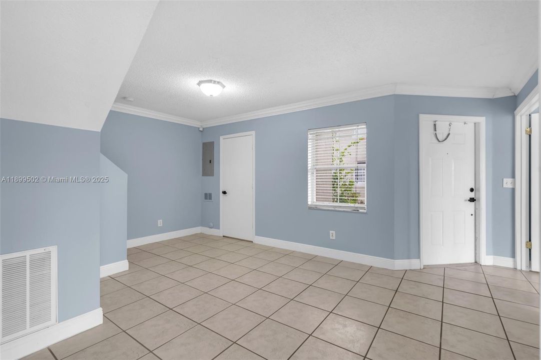 Active With Contract: $435,000 (3 beds, 2 baths, 1547 Square Feet)