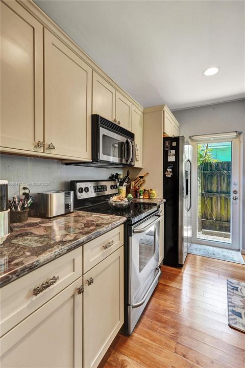 На продажу: $899,999 (0 спален, 0 ванн, 0 Квадратных фут)