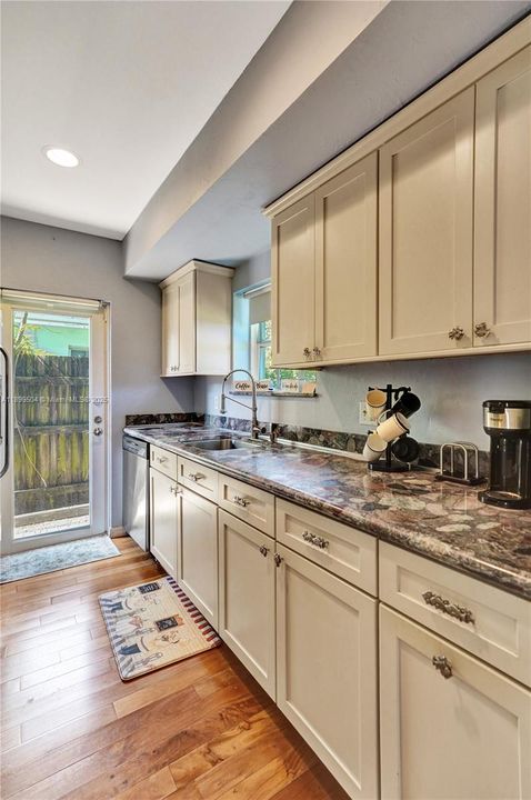 На продажу: $899,999 (0 спален, 0 ванн, 0 Квадратных фут)