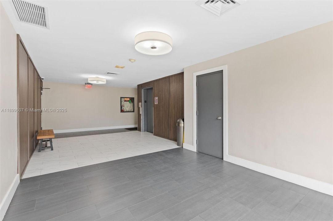 待售: $199,000 (1 贝兹, 1 浴室, 1005 平方英尺)