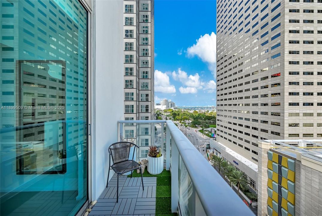 Active With Contract: $4,500 (1 beds, 1 baths, 1034 Square Feet)