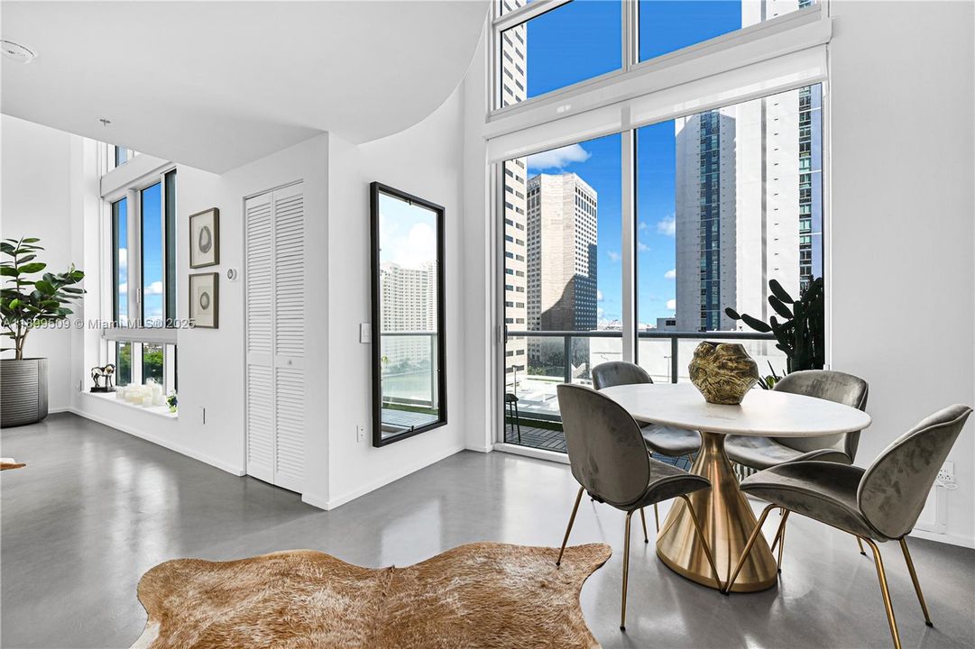 Active With Contract: $4,500 (1 beds, 1 baths, 1034 Square Feet)