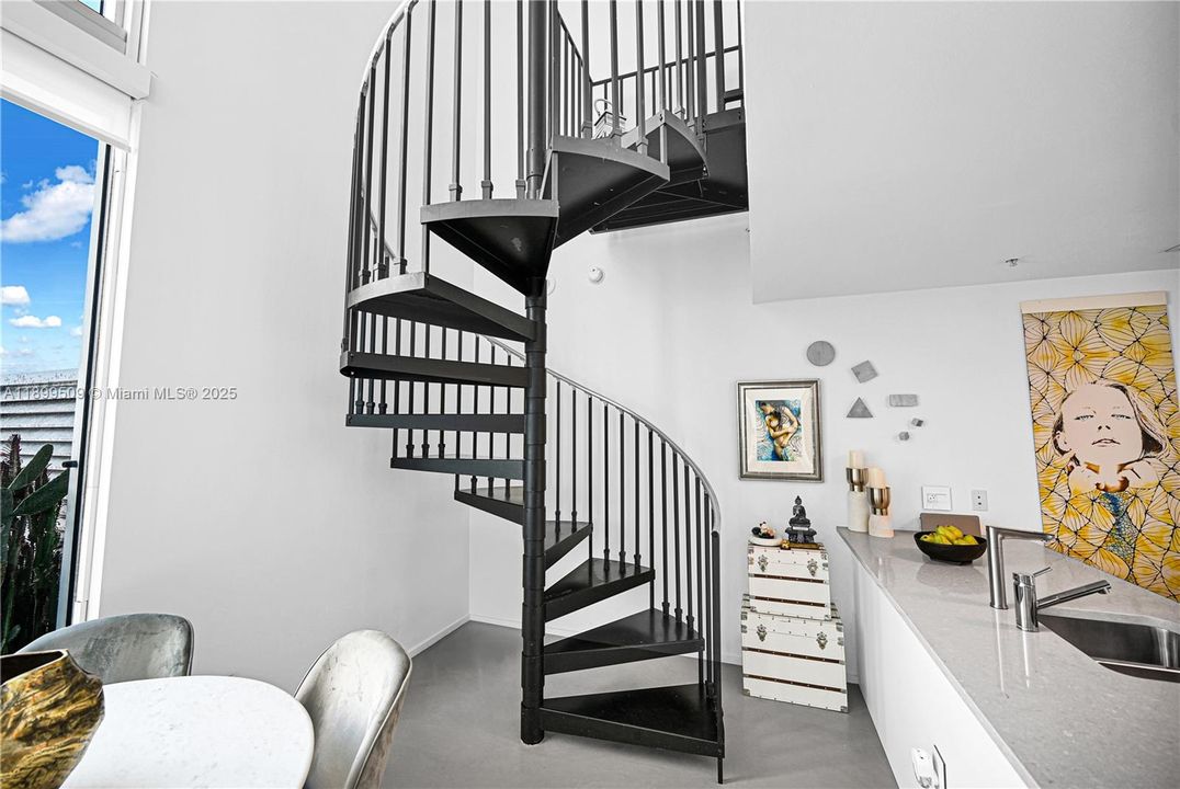 Active With Contract: $4,500 (1 beds, 1 baths, 1034 Square Feet)