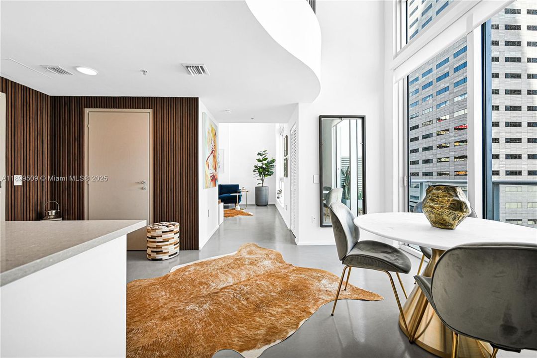 Active With Contract: $4,500 (1 beds, 1 baths, 1034 Square Feet)