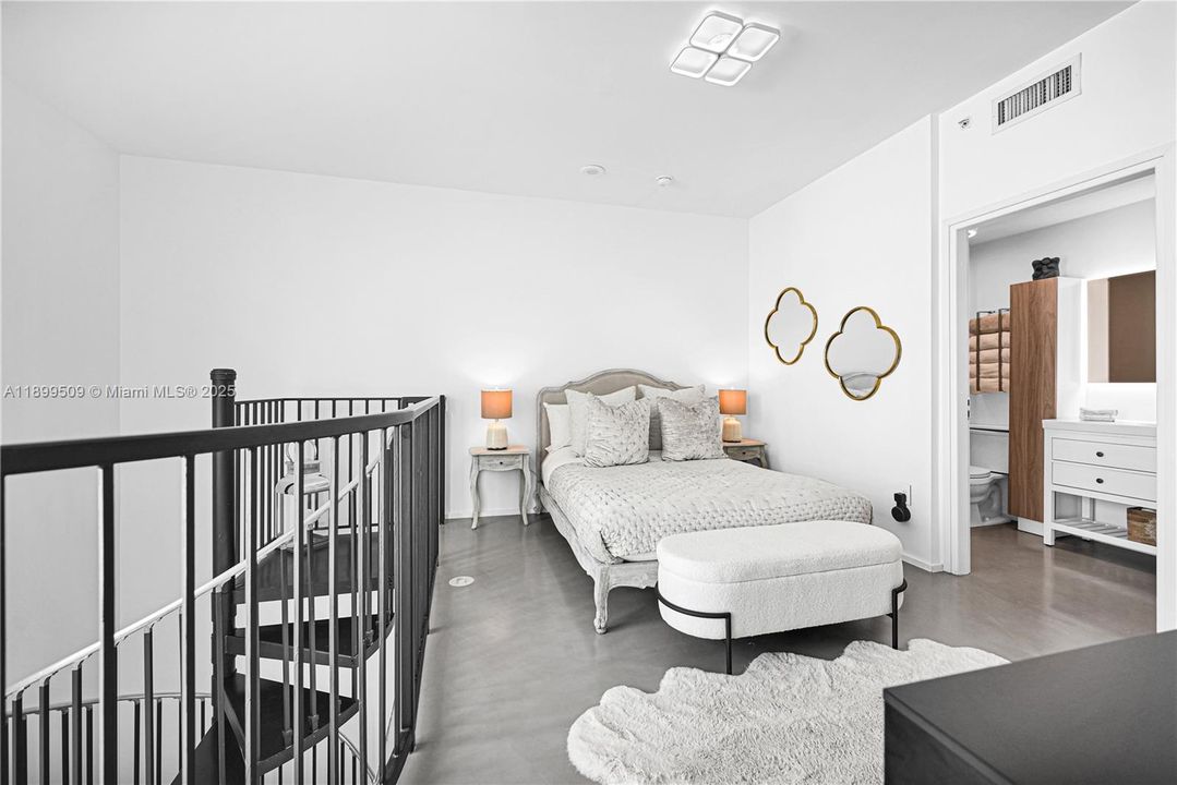 Active With Contract: $4,500 (1 beds, 1 baths, 1034 Square Feet)