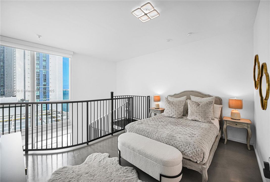 Active With Contract: $4,500 (1 beds, 1 baths, 1034 Square Feet)