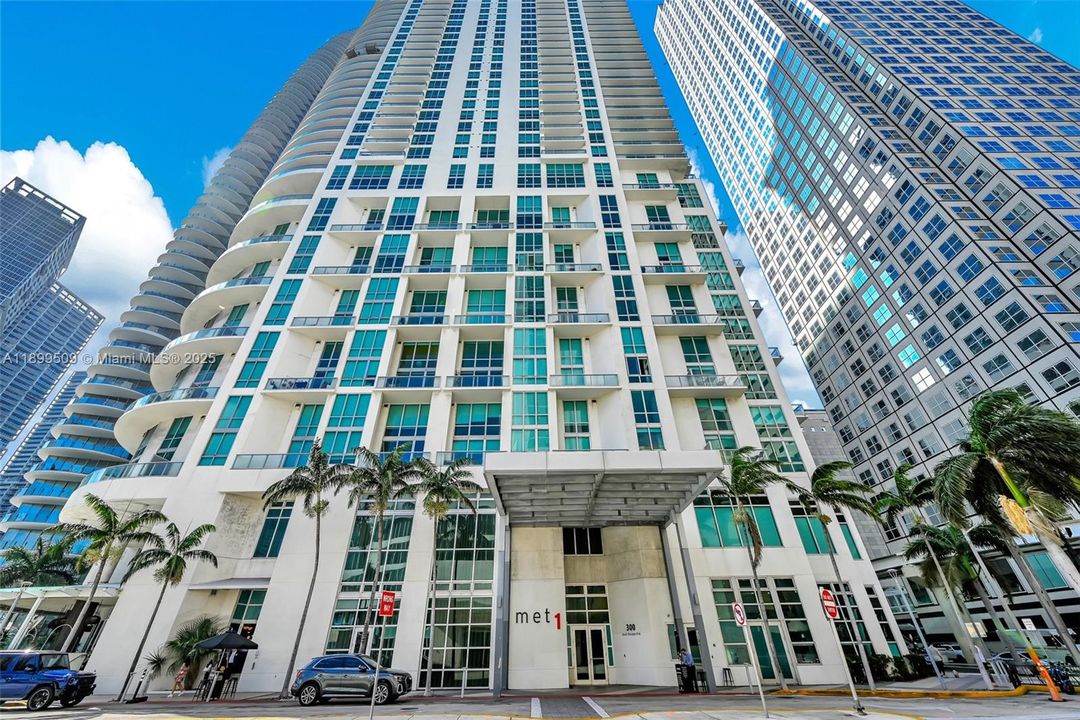 Active With Contract: $4,500 (1 beds, 1 baths, 1034 Square Feet)