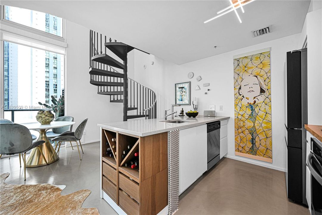 Active With Contract: $4,500 (1 beds, 1 baths, 1034 Square Feet)